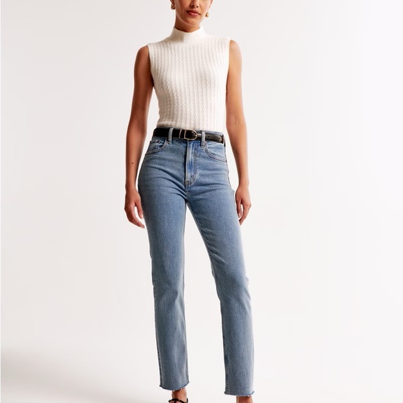 Abercrombie ultra high rise ankle straight Jean, Short - Picture 1 of 6